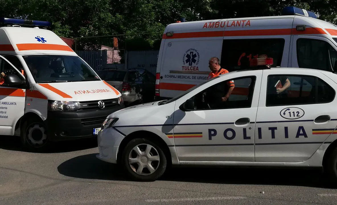 Un muncitor a murit după ce a căzut în cap de la înălţime