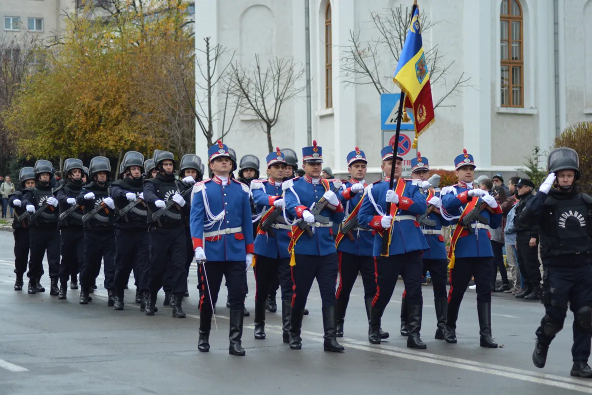 Jandarmii Tulceni celebrează Ziua Naţională a României şi asigură măsurile de  ordine publică la manifestările organizate cu acest prilej