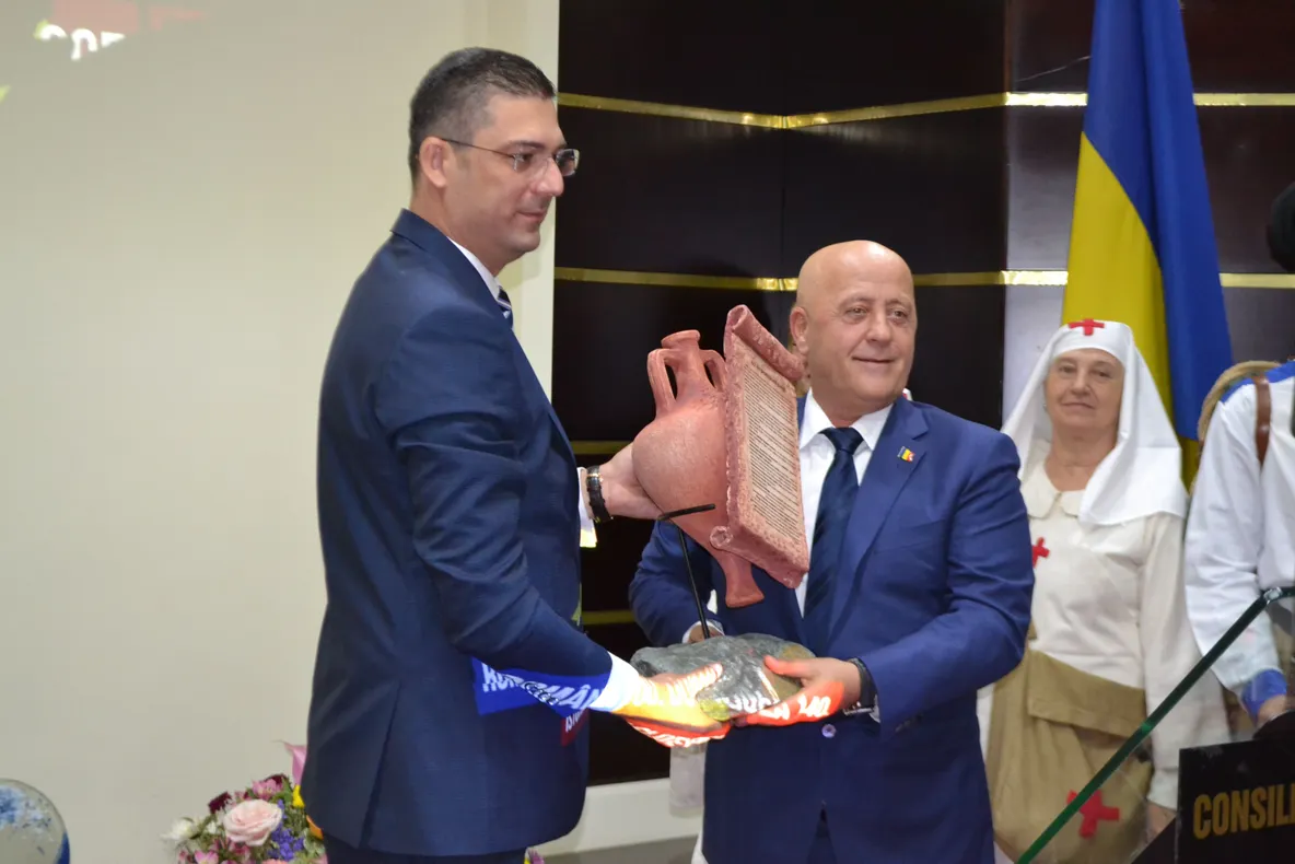 Ședință solemnă la Tulcea a consiliilor județene dobrogene