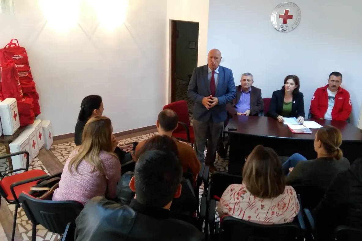 Opt şcoli din municipiu au de ieri Puncte de prim ajutor!