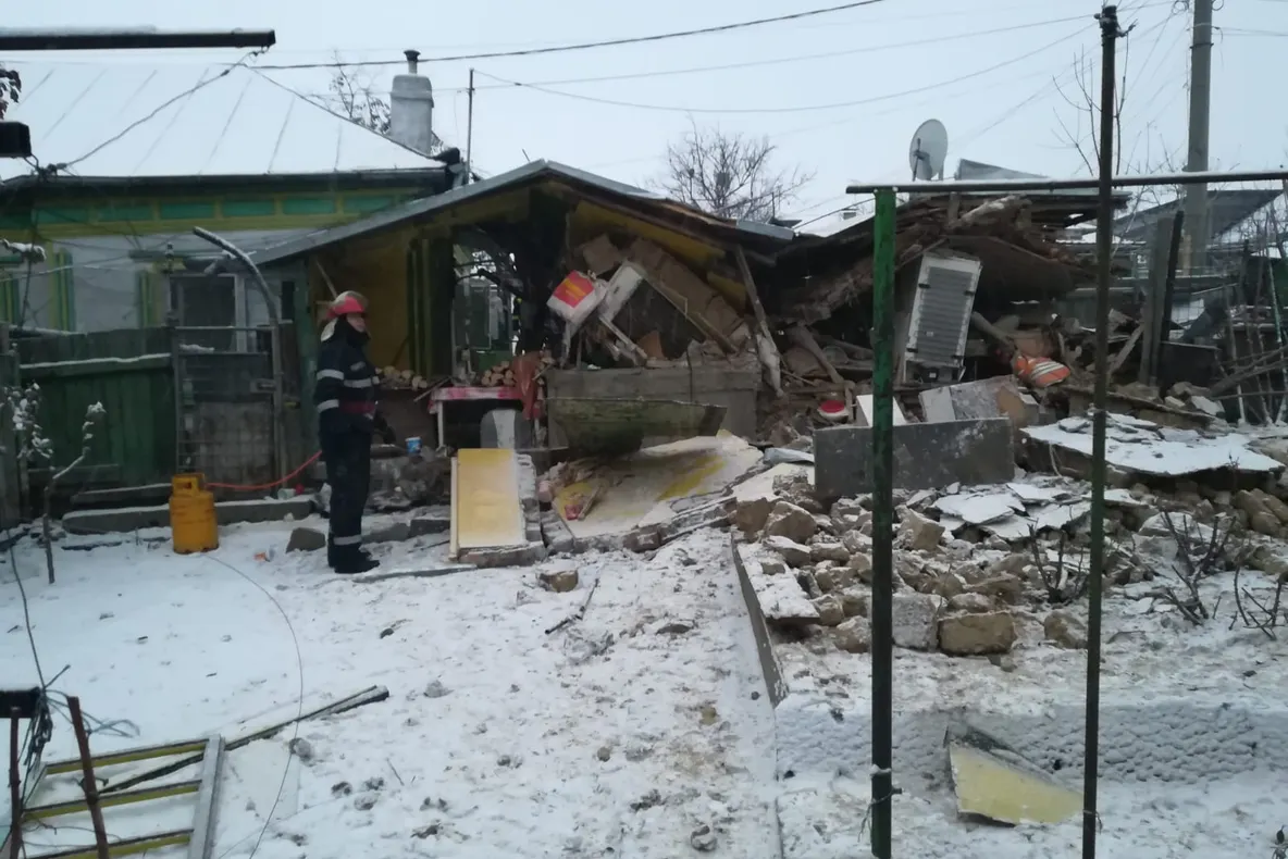 Explozie a unei butelii la o casă de lângă Monument