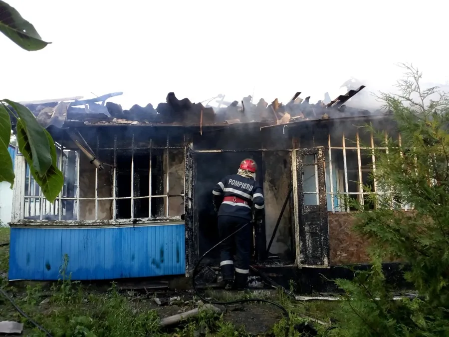 Microbuz în flăcări între IC Brătianu şi Garvăn