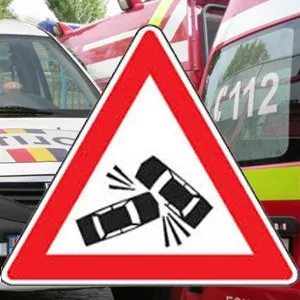 Femeie lovită de maşină pe trecerea de pietoni de pe strada Victoriei