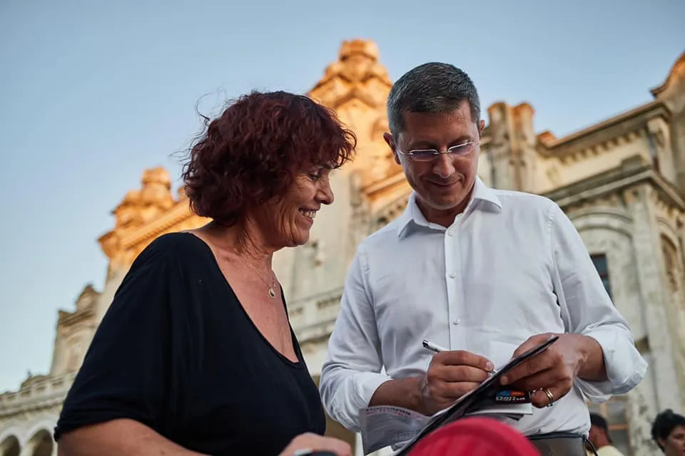 Candidatul USR Plus, Dan Barna, a anunţat la Tulcea că are deja peste 60.000 de semnături de susţinere