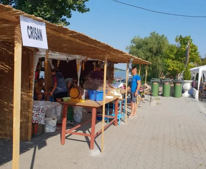 Sărbătoarea Borșului de Pește aduce peste două mii de turişti la Crişan