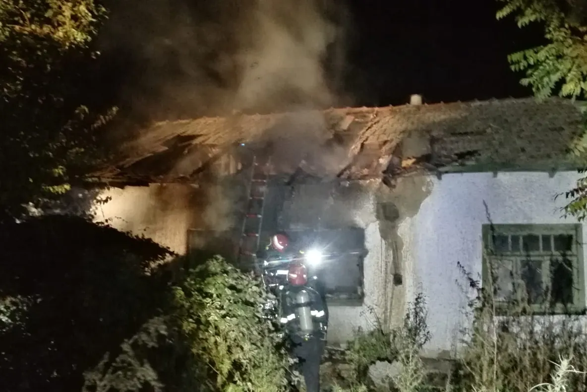 Bărbat de 65 de ani ars de viu într-o casă din Horia!
