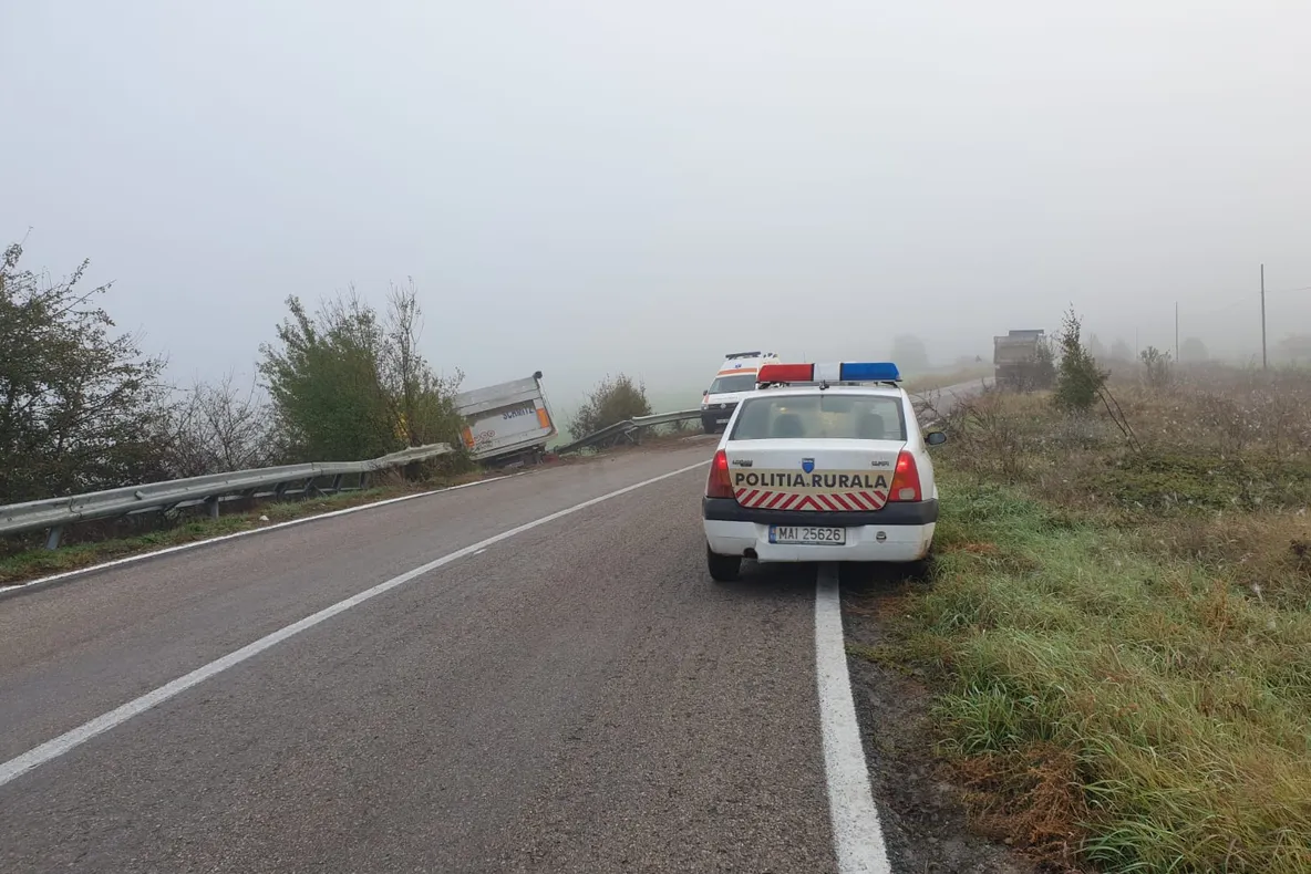 Autotren ieşit în decor între Atmagea şi Horia din cauza ceţii