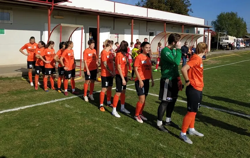 Spectacol în iarbă: Derby în fotbalul feminin la Topolog
