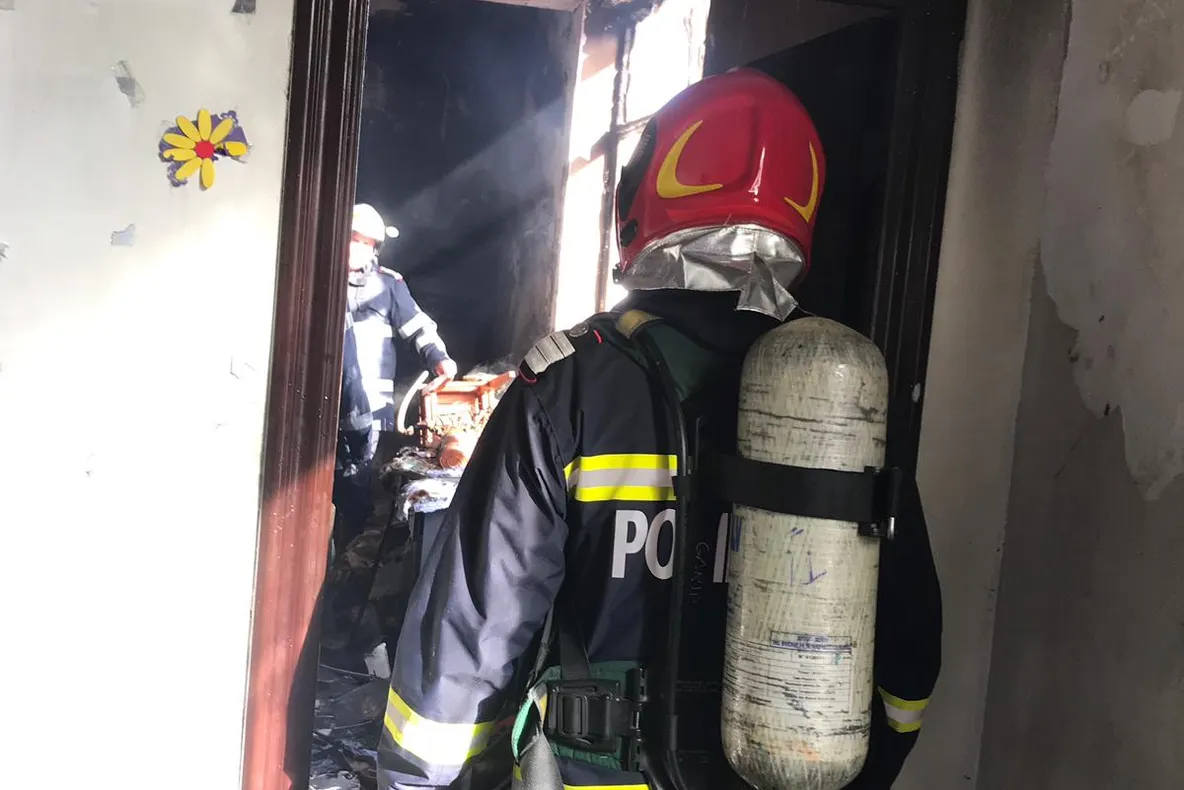 Două sute de elevi evacuați după ce un incendiu a izbucnit în școală