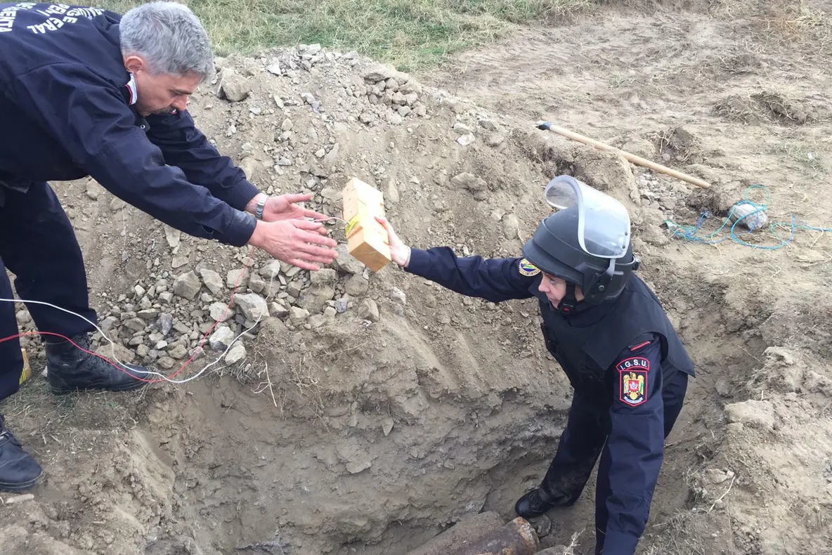Muniție neexplodată distrusă de pirotehniștii de la ISU Delta
