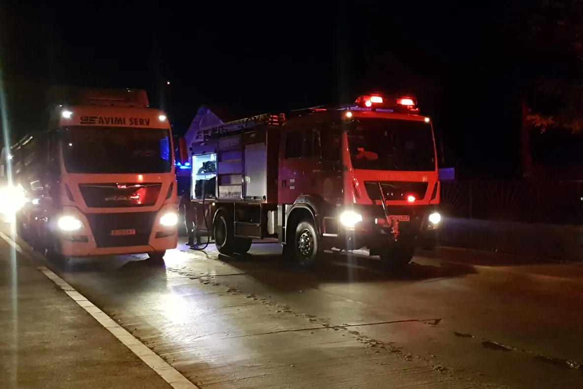 Incendiu în zona Tremag. Patru maşini de pompieri au plecat la alarmă