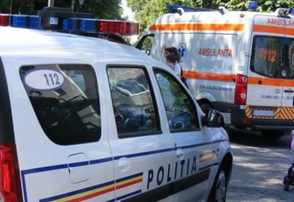 Viteza face victime. O autoutilitară s-a răsturnat pe câmp
