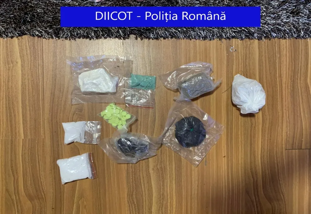 FOTO/VIDEO: Doi bihoreni și un tulcean, arestați preventiv pentru trafic de droguri, de procurorii DIICOT Vrancea