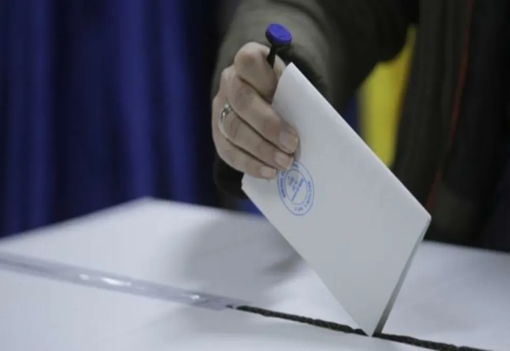 Incidente la Babadag. Un alegător a primit mai multe buletine de vot