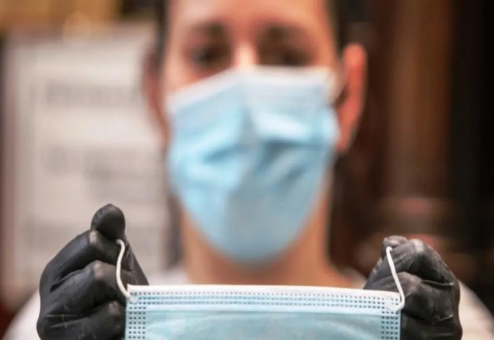 Elevii care nu vor purta măștile de protecție la școală ar putea avea nota scăzută la purtare