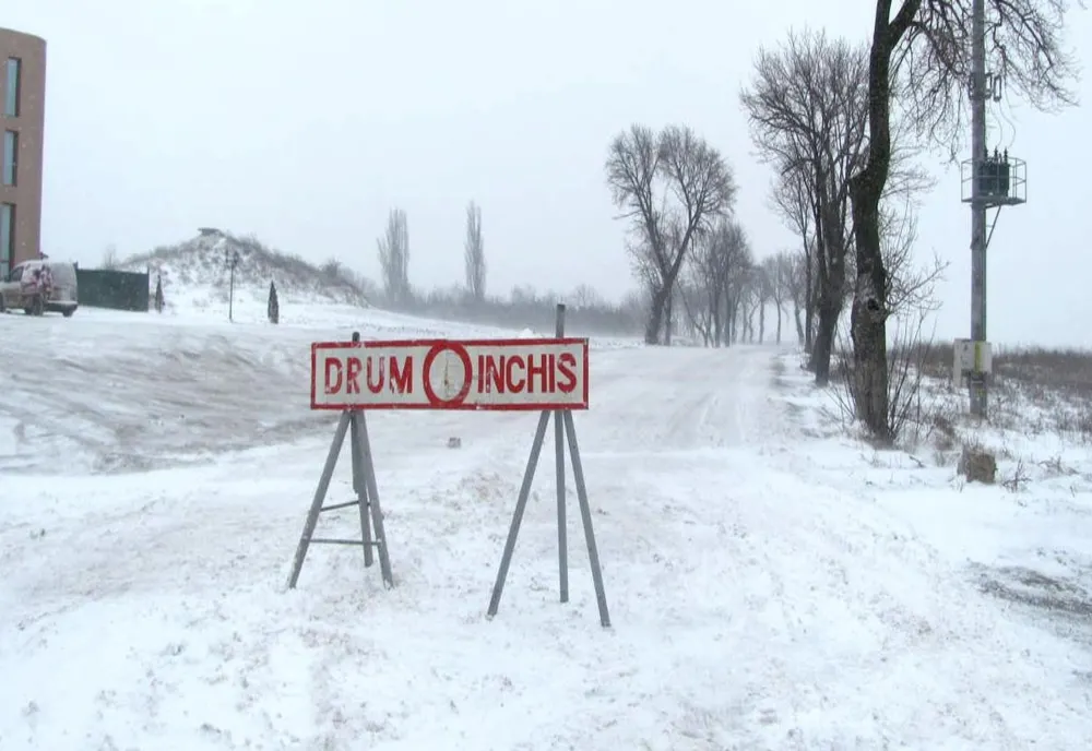 Tulcea. Drumuri închise din cauza viscolului și a vizibilității reduse