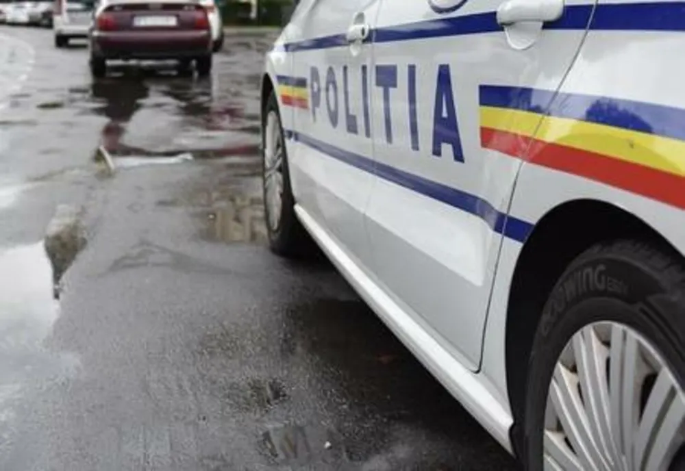 Femeie lovită de o mașină când traversa prin loc nepermis