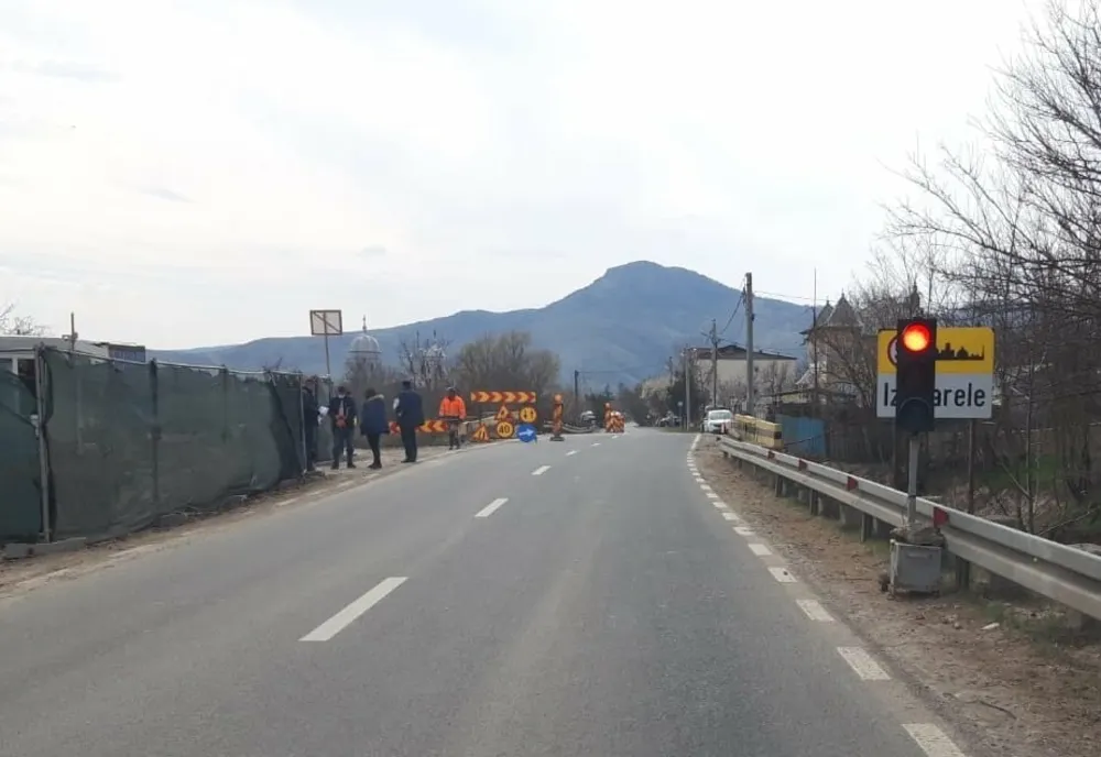 Atenție șoferi! Lucrări de reparații la Izvoarele pe podul de pe DN 22F