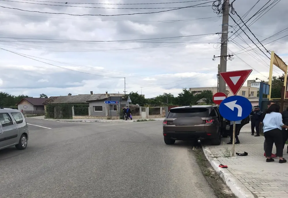 Copil lovit de mașină când traversa prin loc nepermis