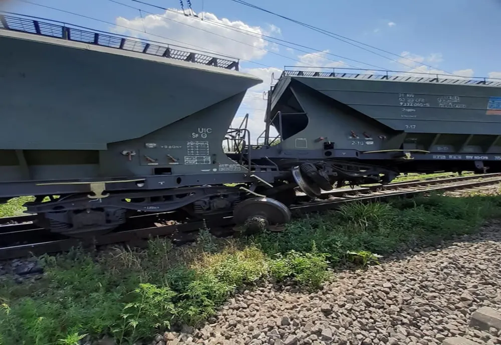  Tren deraiat în apropiere de Feteşti. Lista trenurilor afectate