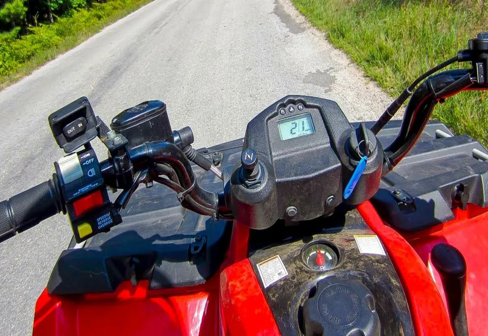 Conducea un ATV și s-a ales cu dosar penal. Ce infracțiune a comis