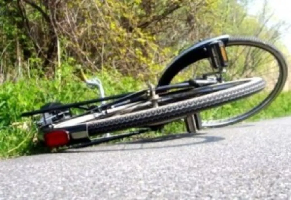 Biciclist lovit de mașină la Valea Nucarilor