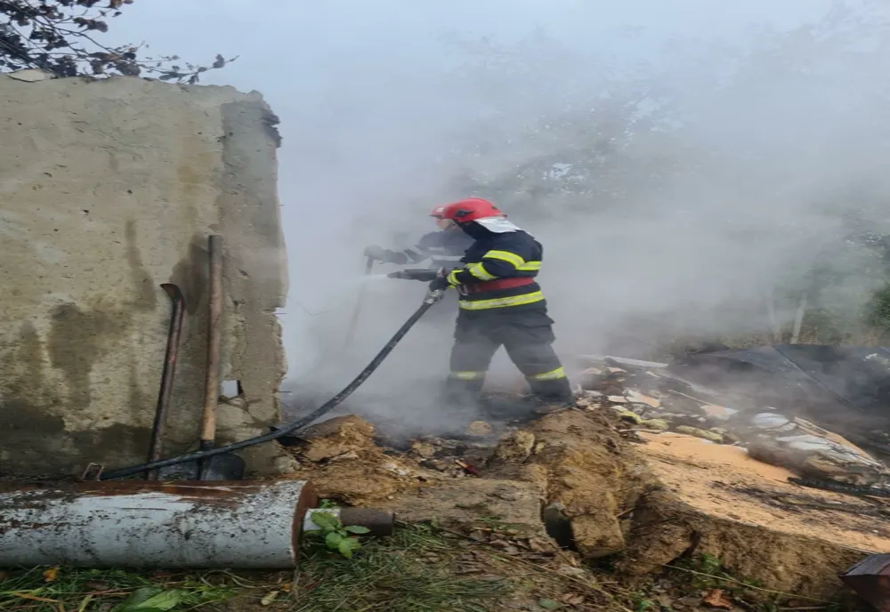  Sfârșit tragic pentru un bărbat din Tulcea: a murit carbonizat după ce i-a luat foc casa