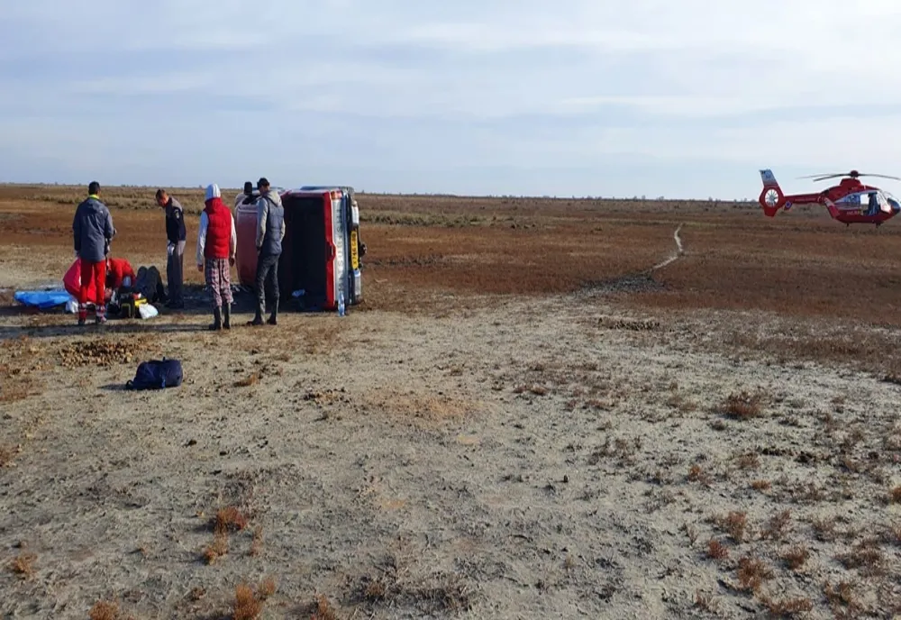 Mașină răsturnată în zona Perișor în Delta Dunării. Intervine elicopterul SMURD