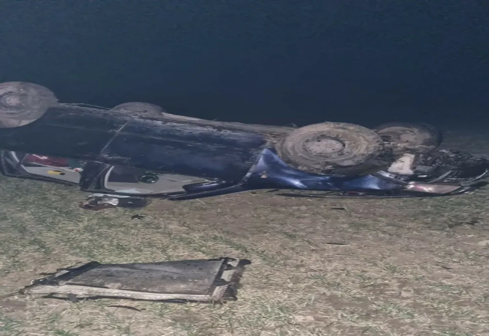 FOTO Accident teribil în Tulcea. Un mort și doi răniți după ce o mașină s-a răsturnat