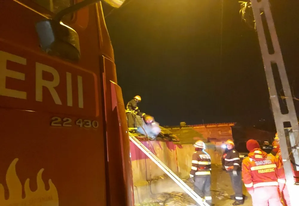 Incendiu violent în Babadag. Focul a fost pus intenționat