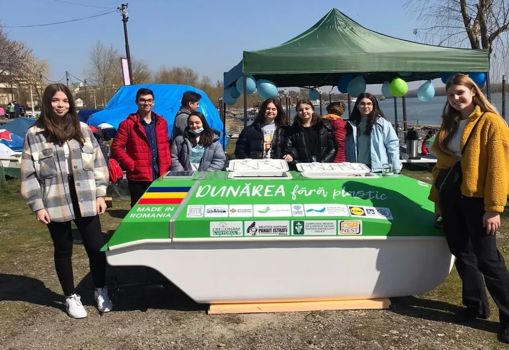 Lansarea la apa a Catamaranului Green Cat
