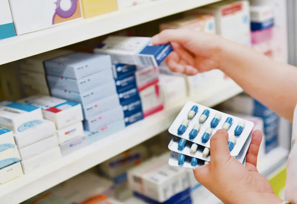 Lovitură CRUNTĂ pentru bolnavi: medicamentele ieftine, înlocuite cu unele mult mai scumpe. Care este CAUZA