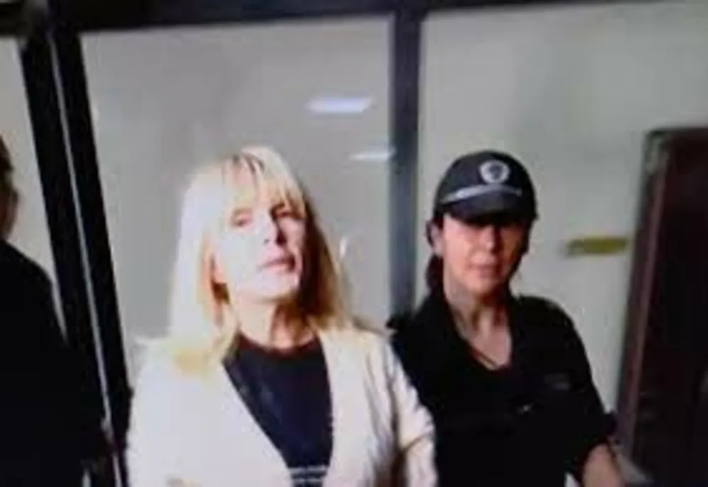 Începe NUMĂRĂTOAREA INVERSĂ pentru Elena Udrea: CINE tremură la venirea în țară a fostului ministru