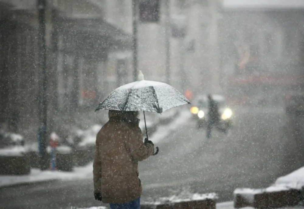 Vremea 3 octombrie - Temperaturi din ce în ce mai scăzute, ploi și descărcări electrice - Lapoviță și ninsoare la munte