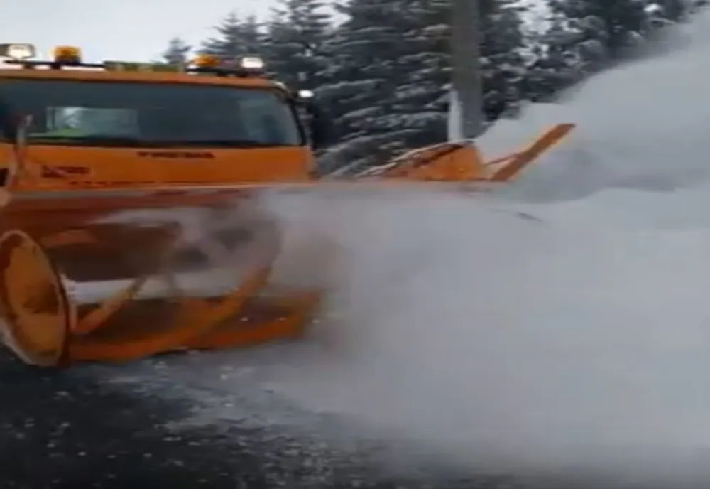 Zăpada închide Transalpina și Transfăgărășan