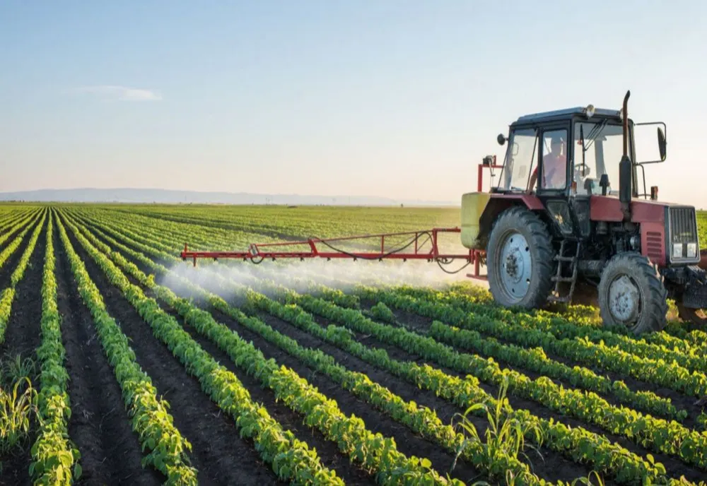 Agricultorii care își fac singuri tratamente fitosanitare în livadă sau pe câmp ar putea face pușcărie