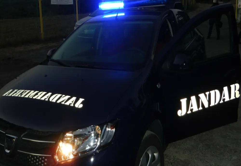 Tineri prinși de jandarmi la "fumat"