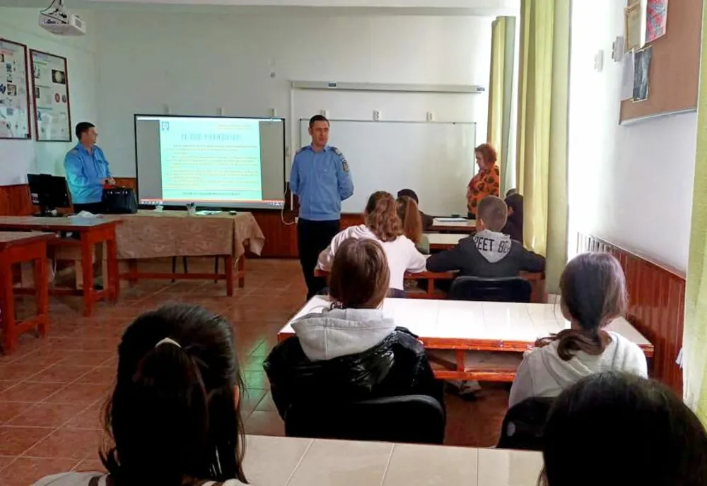 Jandarmii tulceni, în rândul elevilor din comuna Mihai Bravu