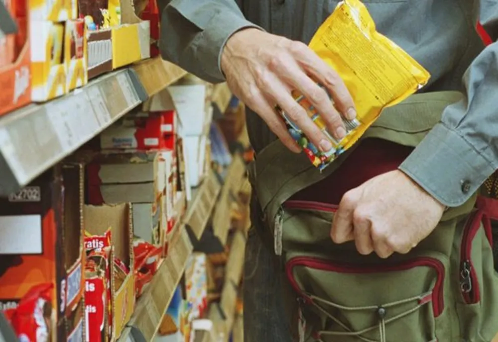 Otrava de la raft - Ce pericole se ascund în alimentele populare: colorant pe bază de țiței nerafinat - mâncarea conține petrol