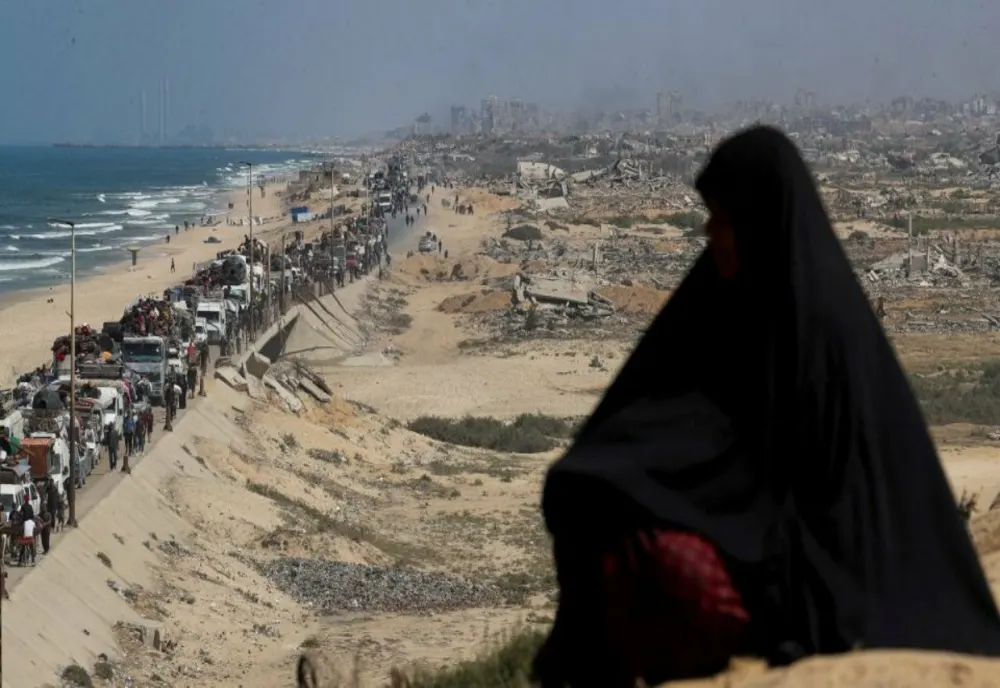 MII DE PALESTINIENI FUG DIN ORAȘUL GAZA PE MĂSURĂ CE TRUPELE ISRAELIENE AVANSEAZĂ