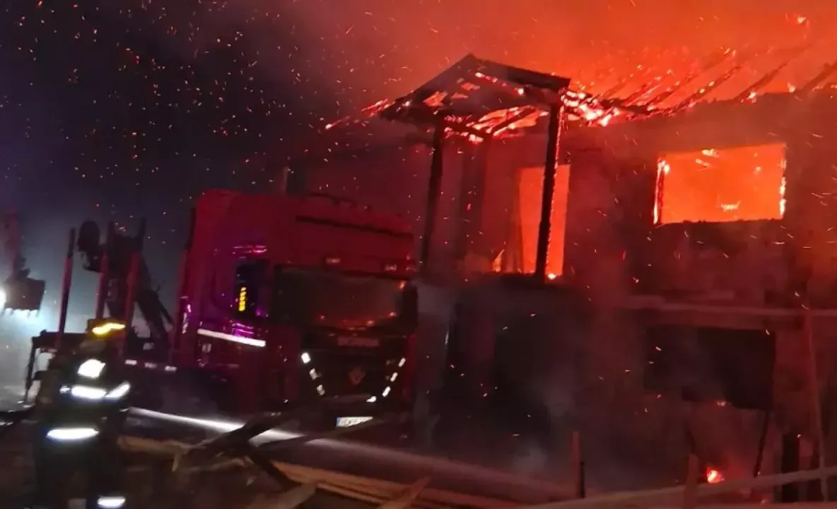 TULCEA: 2 morți după un incendiu izbucnit într-un apartament