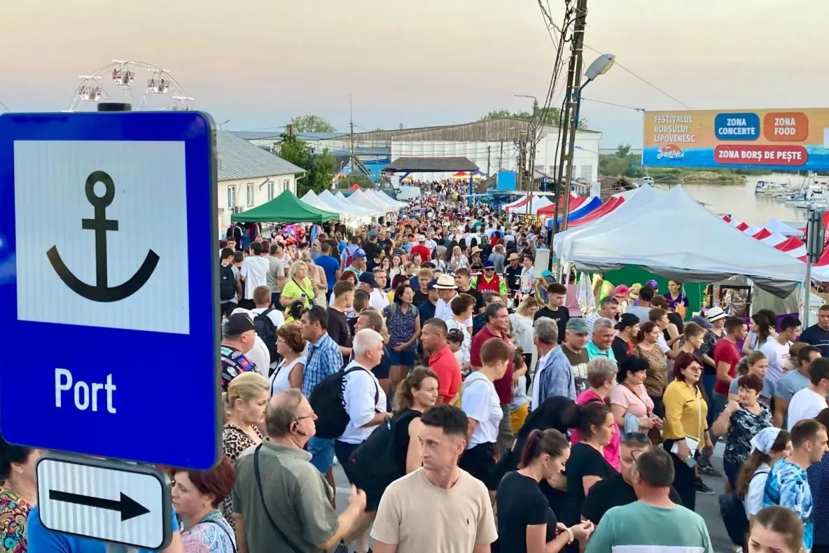 Zeci de turiști au ajuns la Jurilovca pentru un festival care nu s-a organizat