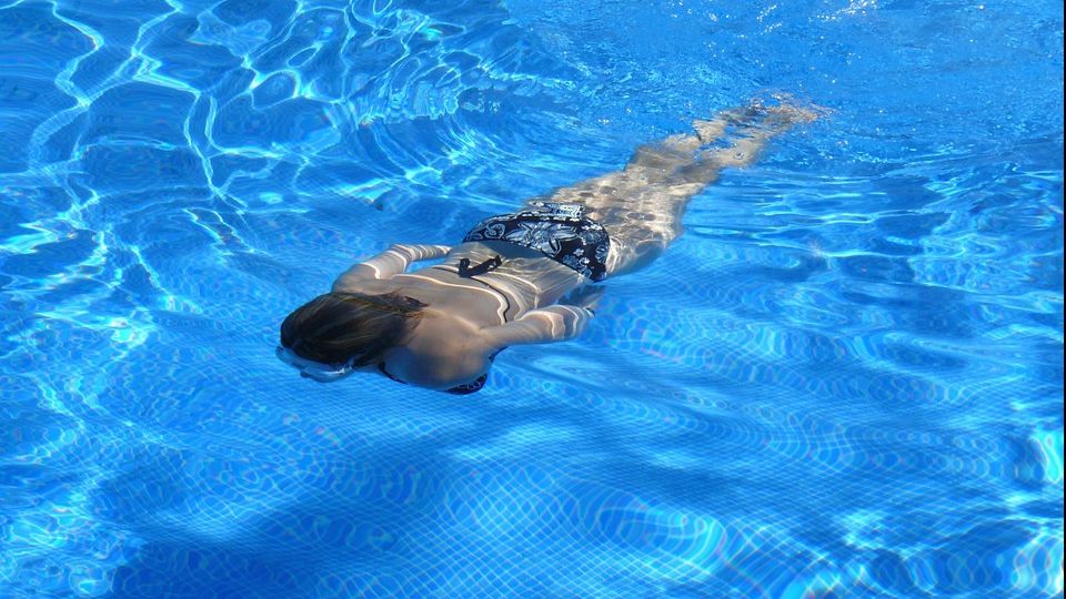 Piscină închisă la Eforie Nord, după ce 13 persoane s-au intoxicat cu clor