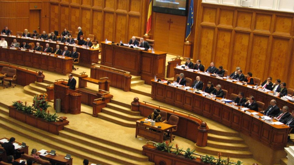 Moțiunea de cenzură împotriva Guvernului Bolojan a fost depusă. George Simion: „Am depus moțiunea cu 251 de semnături” – TEXTUL MOȚIUNII