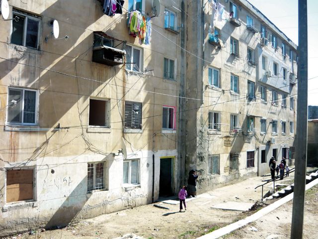 Șase miliarde de lei vechi, datoria la apă a locatarilor din două scari de bloc din Tulcea!