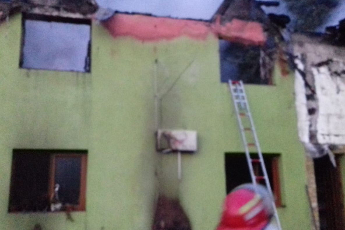 O casă a ars în Luncaviţa de la un scurtcircuit