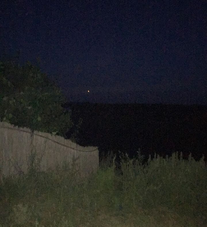Lumini misterioase pe cer, văzute din mai multe localități din deltă. Iluzie optică în masă sau vizite OZN?