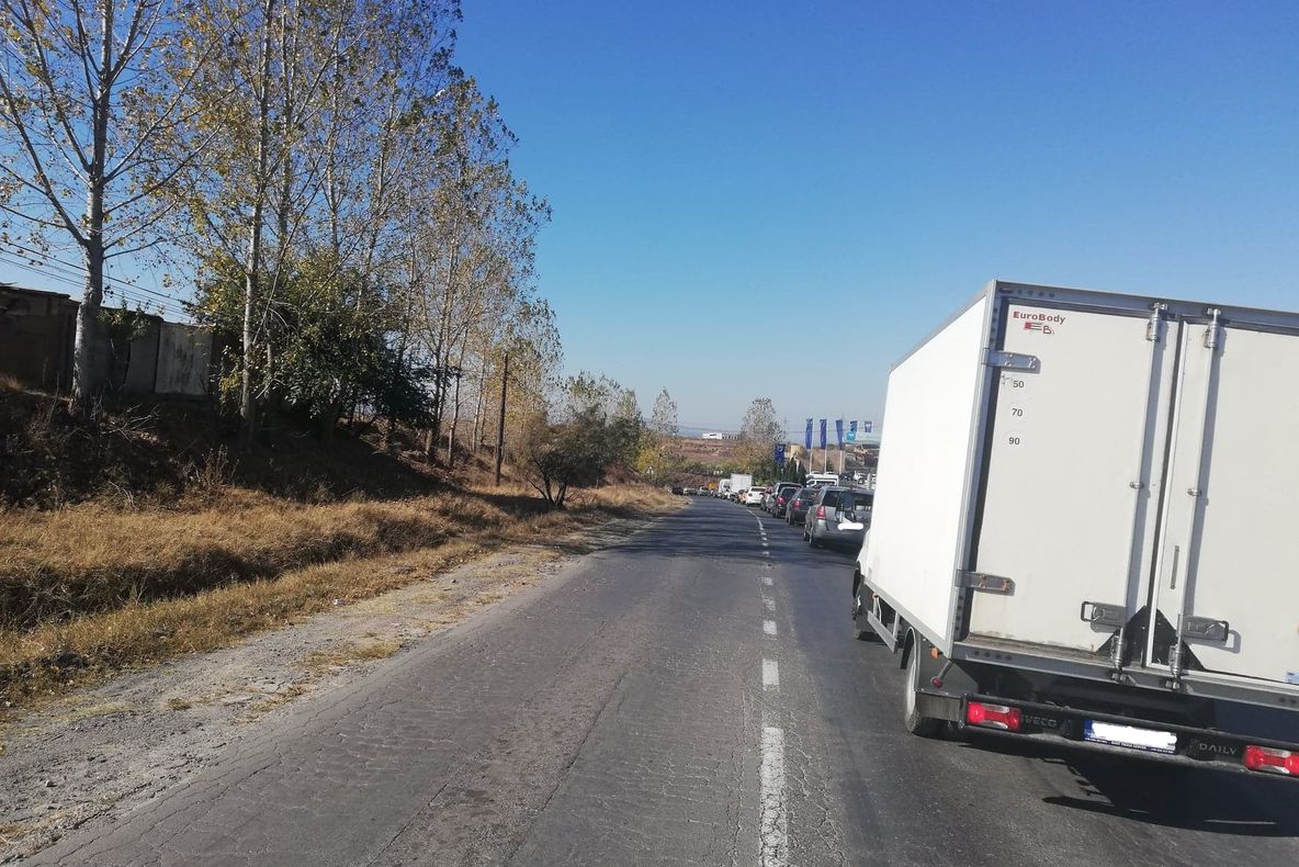 22 de permise reţinute pe variantă în doar 40 de minute, pentru că au trecut pe roşu