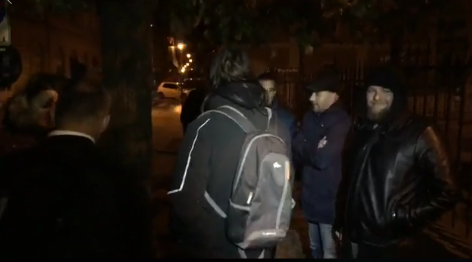 Acum, la Dăeni : S-a închis în casă şi a ameninţat că se aruncă în aer, cu ajutorul buteliilor de aragaz Poliţia şi pompierii sunt la faţa locului