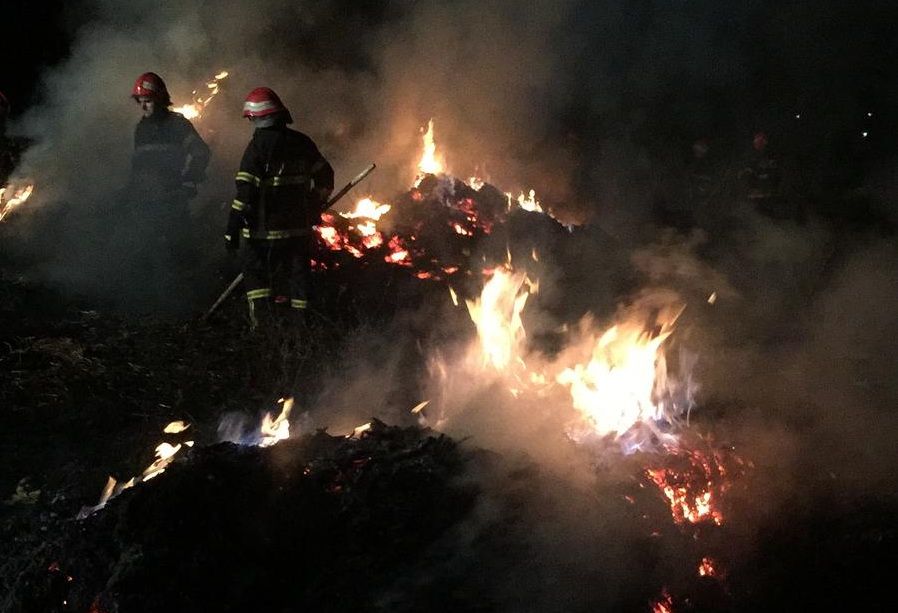 Sâmbătă încinsă pentru pompierii militari, cu trei incendii